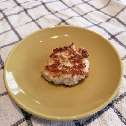 ぱくぱく食べて、あっという間になくなりました♪ハンバーグは手づかみ食べの練習にいいですね☆